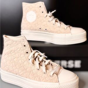Chuck Taylor All Star Lift Platform Textured Material High Top In Egret. Size 9